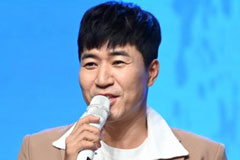 김종민, ♥11살 연하 여친 공개 "2년 열애"…결혼 언급까지