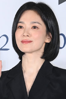 '단발 여신' 송혜교, 동은이 가고 유이나 수녀 왔어요