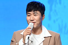 '11살 연하 여친' 김종민, 결혼식 날짜 공개 "4월 20일 장가갑니다"