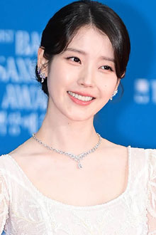 '폭싹 예뻤수다' 아이유, 백상 빛낸 순백의 여신
