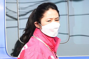 '연예계 은퇴' 심은하, 침묵 깨고 등판…TV 안 봐서 몰랐는데
