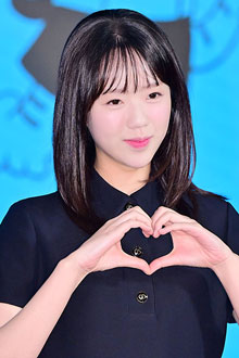 '크레이지 리치 코리안' 지예은 '명품 패션으로 아침부터 화려하게'