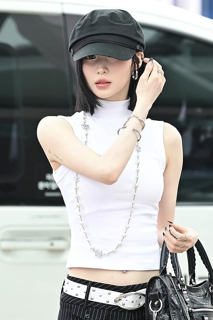 베이비몬스터 아사, 만화 찢고 나온 현실판 '나나(NANA)'