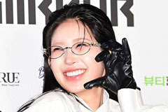 송혜교, '엄마' 남기애에 통 큰 선물…인증샷까지 "딸, 너무 고마워"