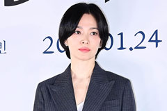 송혜교, '엄마' 남기애에 통 큰 선물…인증샷까지 "딸, 너무 고마워"