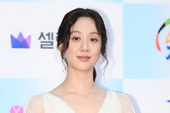 정려원, 여배우 뺨치는 母와 투샷 공개…버버리 입고 ♥데이트