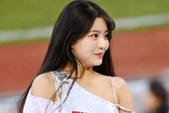 김이서, 돌아온 '맥심 완판녀'…클로즈업 영상에 팬들 '광분'