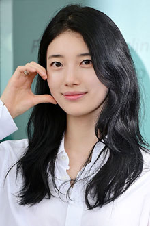 '여성미 가득' 수지, 이른 아침 출국에도 굴욕 無'