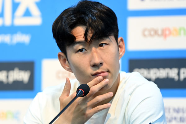 손흥민 파격 결단! 토트넘 종신 도전→미국 러브콜 뿌리쳤다…LAFC 이적 거절+UCL 재도전