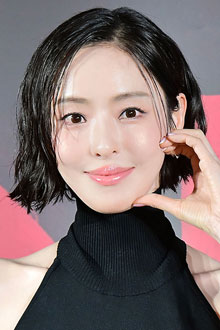 '역시 모델 출신' 이다희 '앞트임 패션에 이기적 각선미 자랑'