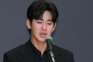 '광고주 줄소송' 김수현, 위약금 부담됐나…갤러리아포레 매각설 개인적인 부분