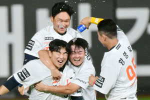야구도 1위! 최다 매진도 1위! 한화, KBO '44년 최초' 역사…성적+흥행 싹 다 잡은 전반기