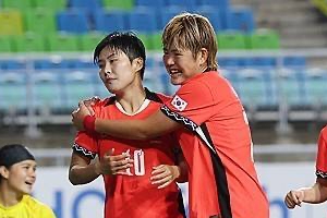태극전사 못한 우승, 태극낭자가 해냈다! '지소연-장슬기 골' 신상우호, 대만전 2-0 완승…20년만에 동아시안컵 정상