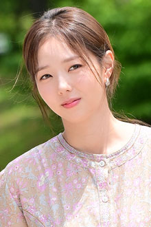 채수빈 출근길 패션 '원피스&부츠 매치도 완벽하게 소화!'
