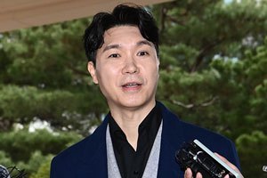 박수홍 '5억 모델료 미지급' 공방...협의 아직 NOvs정산시 마이너스 난항