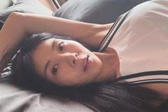 '47세' 하지원, 아찔한 침대샷 공개…갈수록 과감