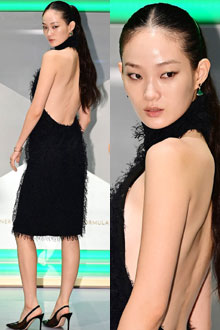 '어디까지 파인 거예요?' 신현지, 섹시한 백리스 자태