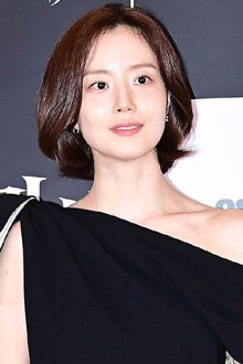 '단발 여신' 문채원, 청순에 섹시 한 스푼