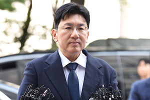 개인적인 일…방시혁, 사과했지만 부정거래 의혹엔 '묵묵부답'