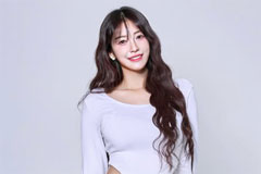치어리더 김연정, '누드톤 수영복' 입고 그 포즈라니…댓글 폭주