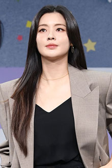 이선빈, 수트 속 핫 바디 실루엣…오피스룩 심쿵