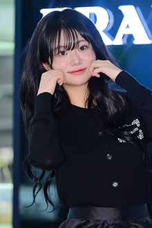 QWER 쵸단 '무릎 뒤 밴드 포착, 지금은 괜찮아요!'