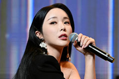 홍진영, 배 나온 직캠에 '임신설'…"곧 낳는다고" 댓글에 상처