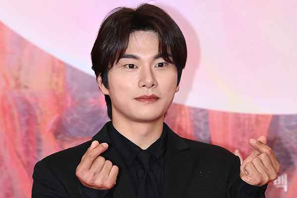 '이이경 루머 폭로' A씨, 이국적 외모 공개+협박 인정 돈 때문 NO…증거 수집 중