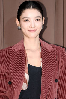 ’소녀에서 여인으로‘ 김유정, 버건디로 물든 미모... 가을을 입었네