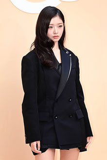 아이브 레이, 시크한 하의실종 패션으로 시선 싹쓸이