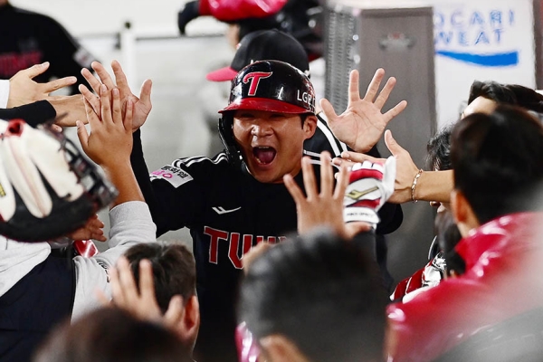 LG가 해냈다! 톨허스트 쾌투+김현수 2타점 'V4' 완성…한화는 안방서 준우승 고배