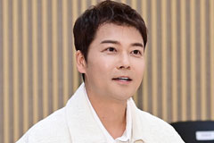 전현무, 반나체 상태로 얻어맞아…정신 못 차리는 모습 포착