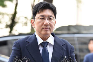 '1900억 부당이득 혐의' 방시혁, 경찰 조사 13시간 만에 귀가