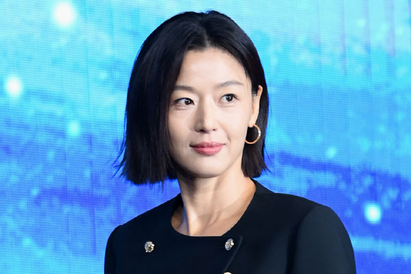 전지현 첫 유튜브 호불호 속 '고정' 박아둔 진심…홍진경 재미 주고싶다며 '콩트' 선택