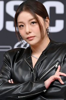 에일리, 에티튜드+올블랙 시크로 미모의 정점 찍었다