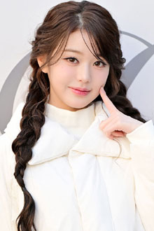 아이브 장원영, 성수동에 등장한 눈부신 인형