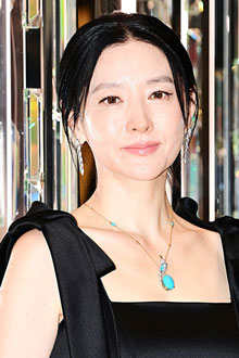 '이 얼굴이 50대라니'…이영애, 시간이 거꾸로 흐르는 명품 비주얼