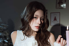 노출 산타룩 입은 '맥심 인증 베이글녀', 한 뼘 드레스 '아찔'