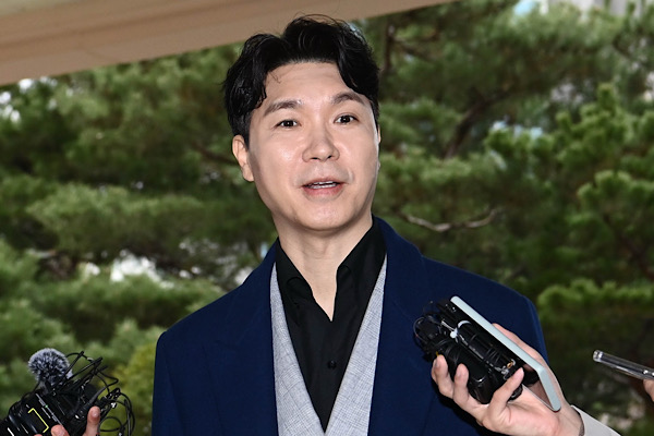 박수홍 친형, 징역 3년 6개월 선고→법정구속…아내 '오열'