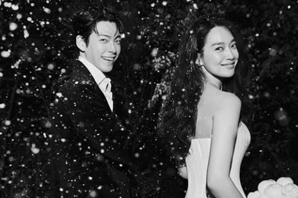 '오늘 결혼' 신민아♥김우빈 웨딩사진 전격 공개…인생의 소중한 시작