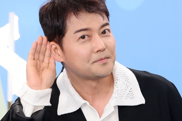 '대상' 전현무, 링거 해명→父 투병 악재 속 첫 심경 요즘 힘들다