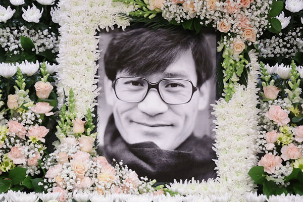 故 안성기 빈소, 신현준 눈물…박중훈 실감 안 나, 영원히 기억해주길