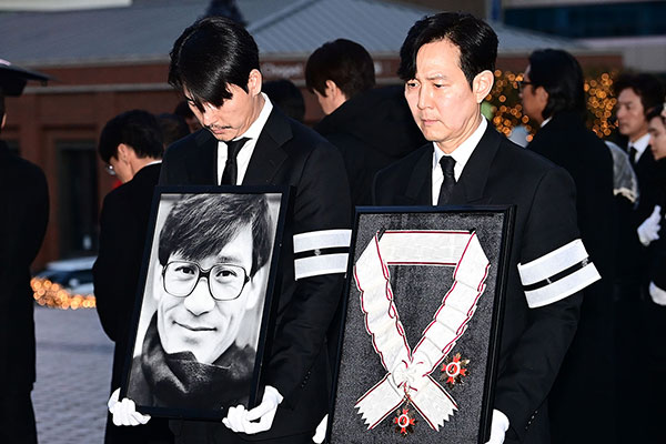 故안성기, 명동성당 도착…정우성·유지태→김종수·변요한 '침통'