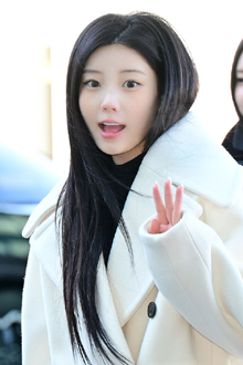 아일릿 원희 '파리 패션위크 떠나는 07년생의 공항패션은?'