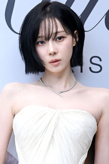 에스파 윈터 '백옥 피부에 흑빛 단발, 레전드 미모 찍었다!'