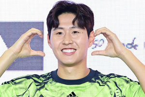 '韓 축구 초대형 경사' 이강인, PSG와 재계약 추진…유력지 보도