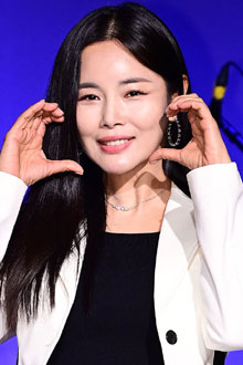 '트롯 여신' 조정민, 아묻따밴드 홍일점으로 변신