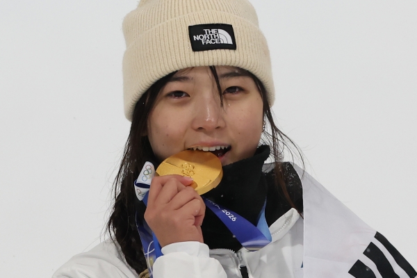 협회 포상금만 3억…'최연소 金' 스노보드 최가온 돈방석 올랐다→정부 6300만원에 '오메가 시계'까지