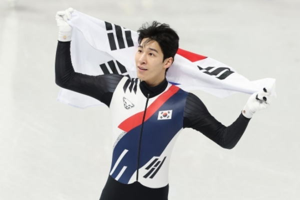 '인대 파열' 황대헌 인간 승리! 남자 1500m 은메달→올림픽 3연속 입상