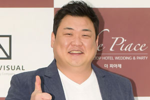 김준현, 팬 인사 무시? 우산 받친 매니저까지…연예인이 귀족? vs 악의적 흠집